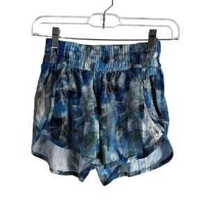 Lululemon Tracker Short V  Sun Dazed Multi Blue SZ 4